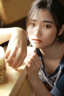 《年轻女教师3》在线